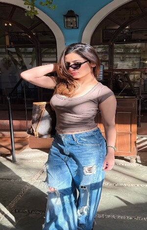 VIP Model Girls Near Lajpat Nagar Delhi